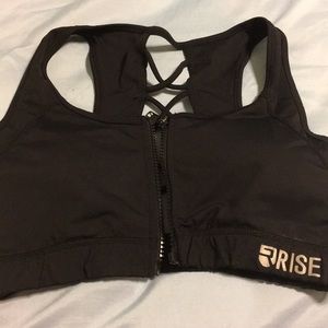 Rise women’s sports bra